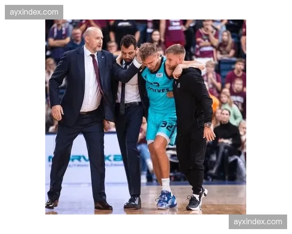 官方确认，摩纳哥后卫十字韧带撕裂，赛季提前报销